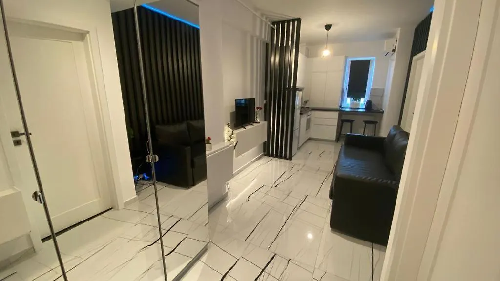Luxury Apartment - Palas Center-1