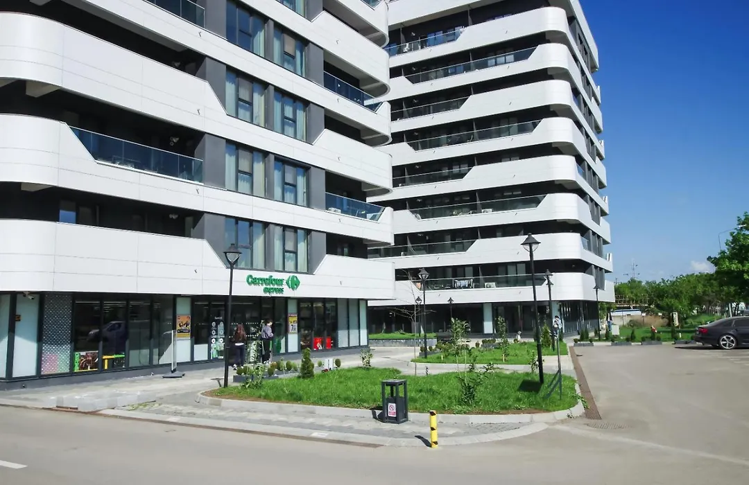Himson Blue Apartament-Self Check-In Near Airport & Mall-1