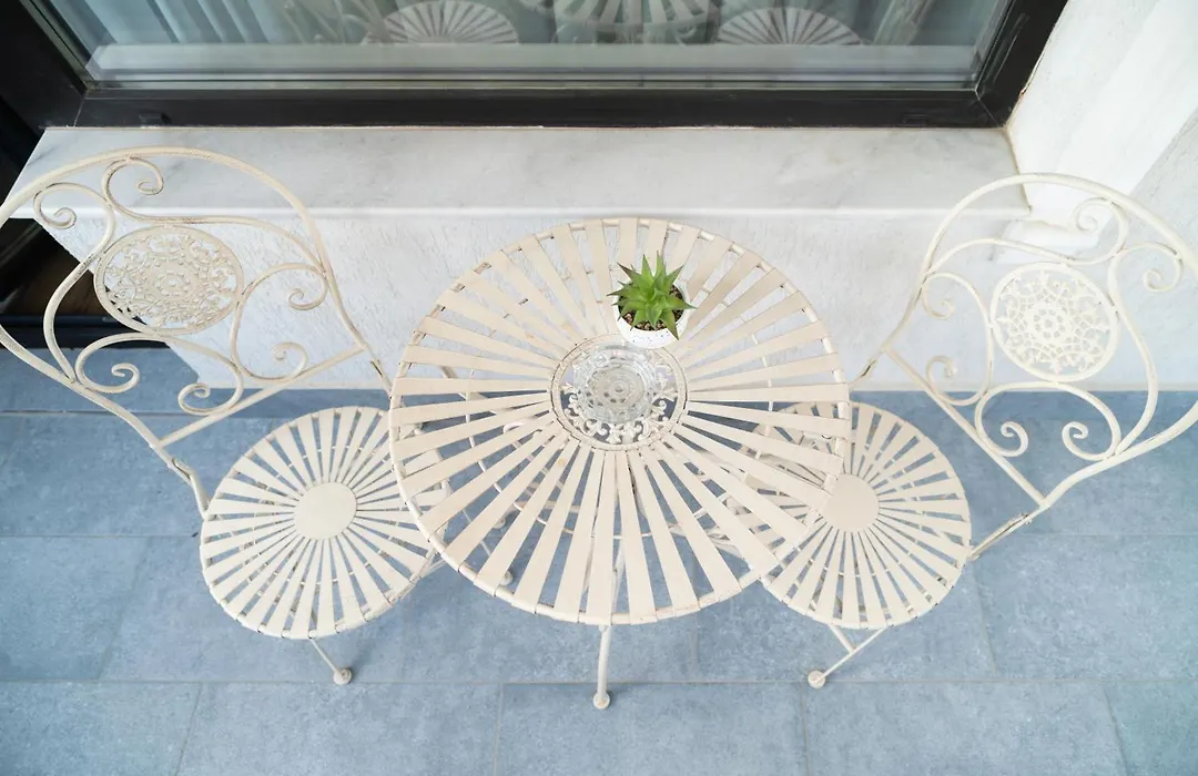 White Platan Apartment-1