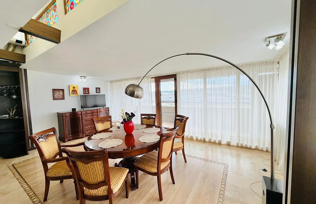 Spacious Apartment In City Centre-1