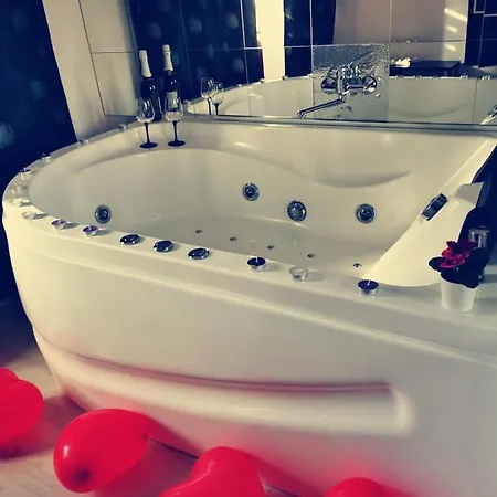 Iași Jacuzzi Apartment H-2