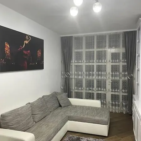 Lovely 1 Bedroom Apartment With Parking-2