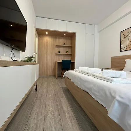 Perfect Host Palas Studio Central-2