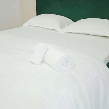 Himson Stylish Studio-Self Check-In Near Airport & Mall-2
