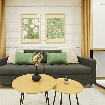 Designers Apartment - Chic Choice For The Stay-2