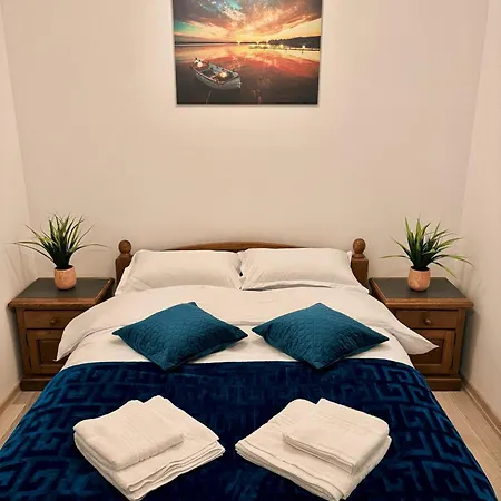 Holidayhaven 2 Rooms Near Palas Mall-2