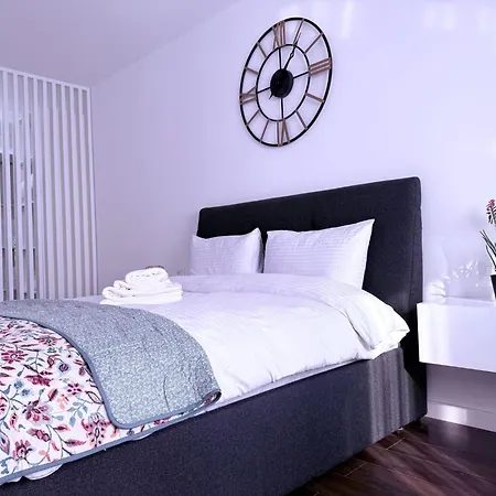 Luxevibe Apartments Near Mall Moldova-3