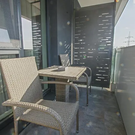 Himson Brown Apartment-Self Check-In Near Airport & Mall-2