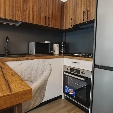 Himson Brown Apartment-Self Check-In Near Airport & Mall-3