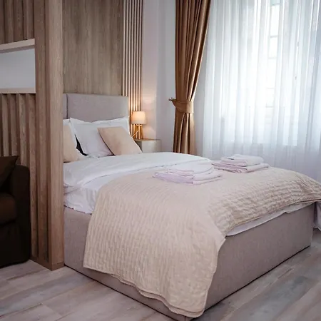 Unirea Towers Deluxe Apartment Modern & Chic-3