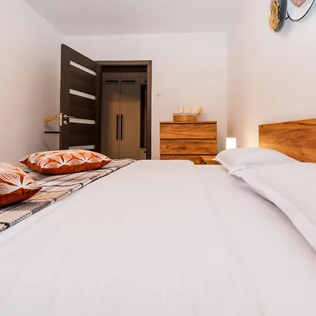 Ray- Central Apartment Near Palas Mall-3