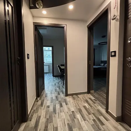 Modern & Comfy Apartment-2