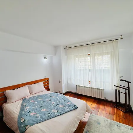 Spacious Apartment In City Centre-3