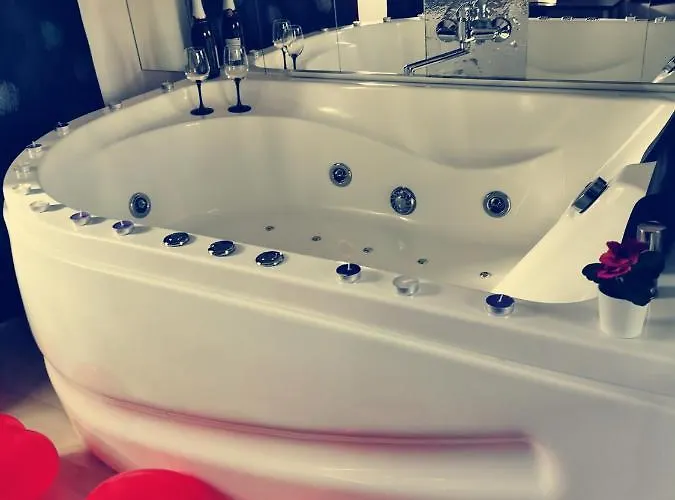 Iași Jacuzzi Apartment H