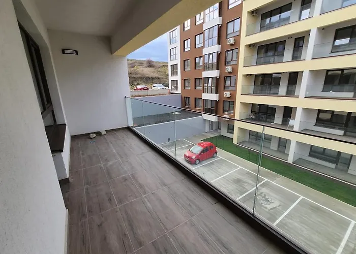Moon Reflexes Apartment Iasi