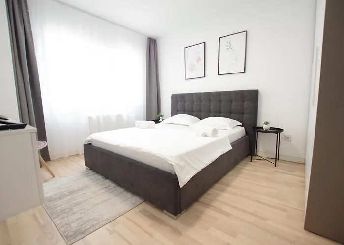 Himson Grey Apartment-Self Check-In Near Airport & Mall Iasi