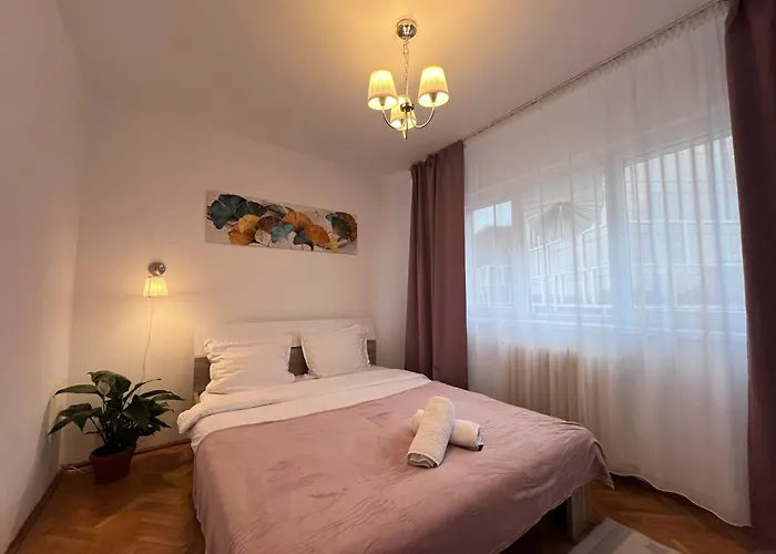 Palace View Apartment- 3 Rooms & Self Checkin Iasi