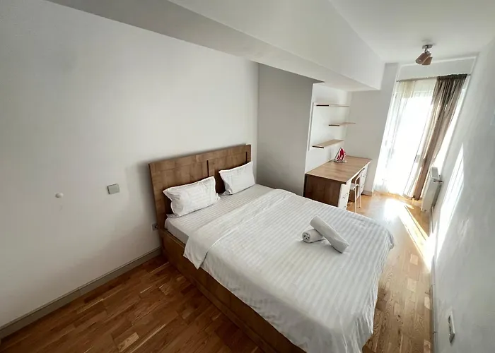 Airport Flyhub Chic Apartment-Self Checkin Iasi