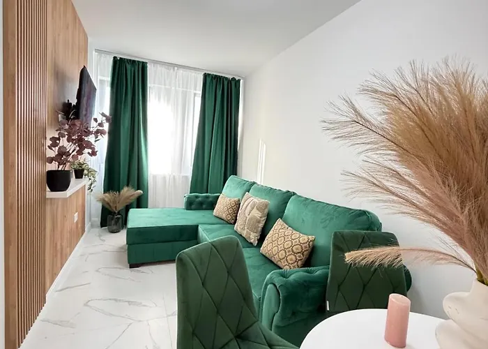Green Story Aparthotel Near Palas Center And Old Town - Parking Option Iasi